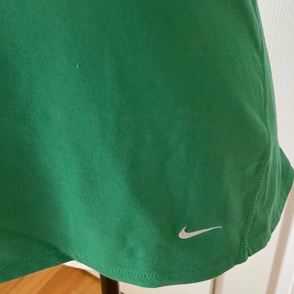 Nike FIT Studio Classic Boat Neck Green T-shirt Size M